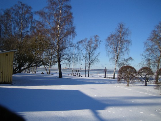 Snötäckt badplats 
