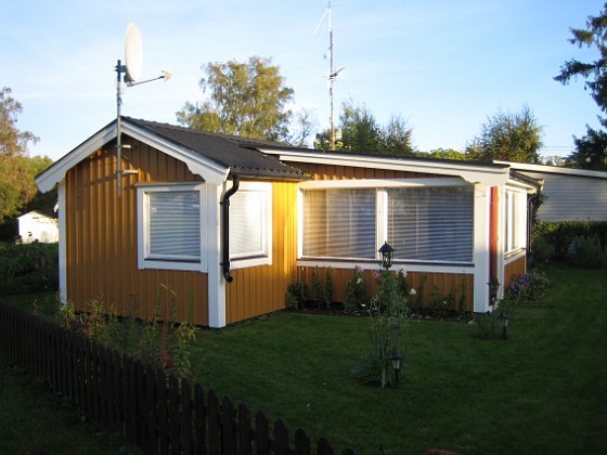 Bild 011 
En översiktsbild över huset, tagen frön sjösidan.