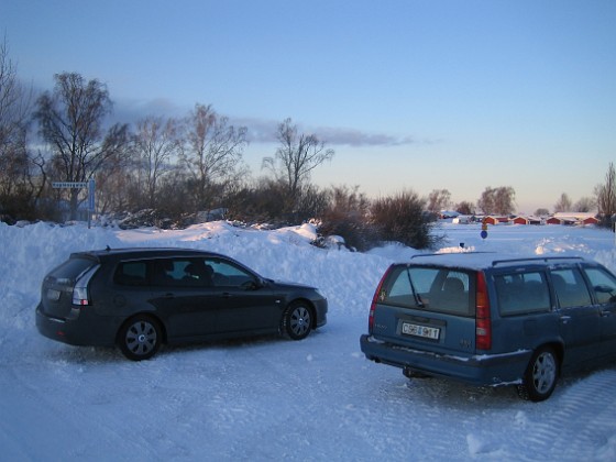 Granudden  
Längre än så här kom jag inte. Det var bara plogat som gångstig ner till vändplatsen. Det är SAABen som är min bil!  
2010-12-27 IMG_0001  
Granudden  
Färjestaden  
Öland