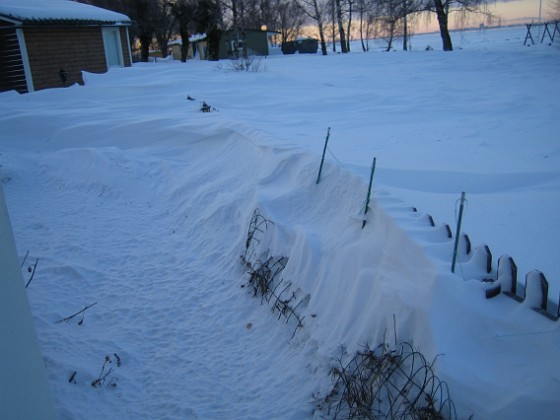 Granudden 
Det blir att rätta till pinnar och staket när snön har smält.