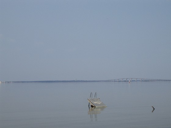 Granudden  
Man glömde helt enkelt ta upp bryggan förra året. Isen har slitit sönder den helt och hållet!  
2011-04-21 043  
Granudden  
Färjestaden  
Öland