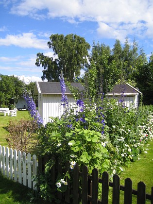   
2011-06-24 IMG_0008  
Granudden  
Färjestaden  
Öland