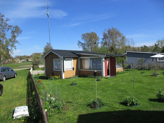 Granudden  
Som synes inte så mycket blommor ännu. Den senaste veckan har ägnats åt diverse arbeten, som t ex plantering och mer är på väg.                                 
2018-05-06 Granudden_0002  
Granudden  
Färjestaden  
Öland